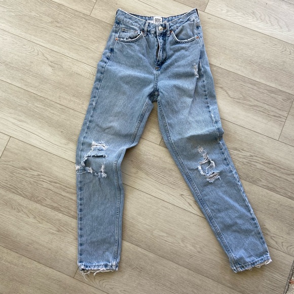 BDG Denim - URBAN OUTFITTERS BDG MOM JEANS SIZE 25waist 32length